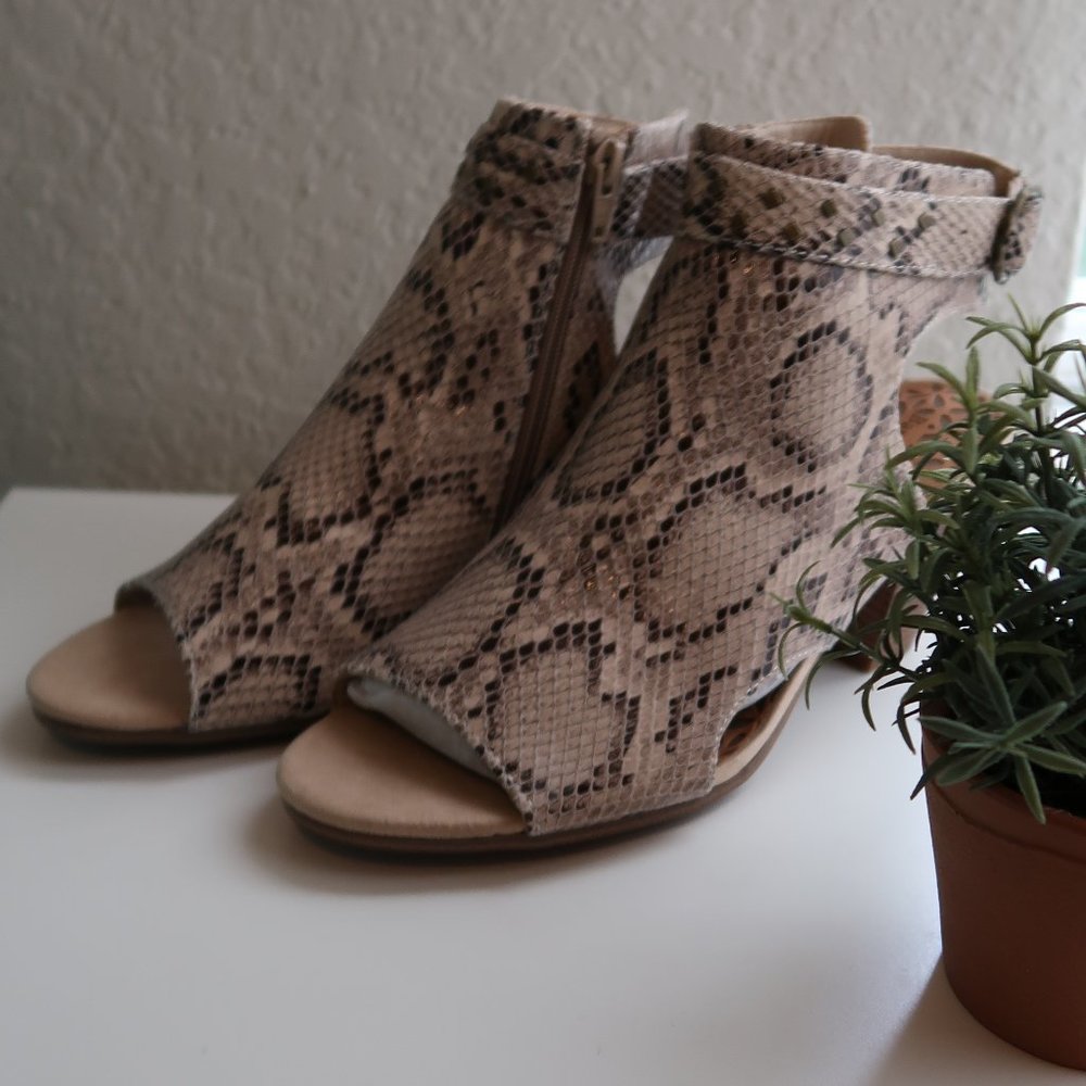 BareTraps Snakeskin tan sandal heels Size 9.5M - Picture 1 of 11
